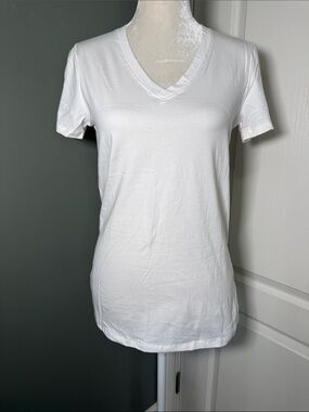 Culture Code White V Neck Basic Stretch Tee Shirt Medium NWT
